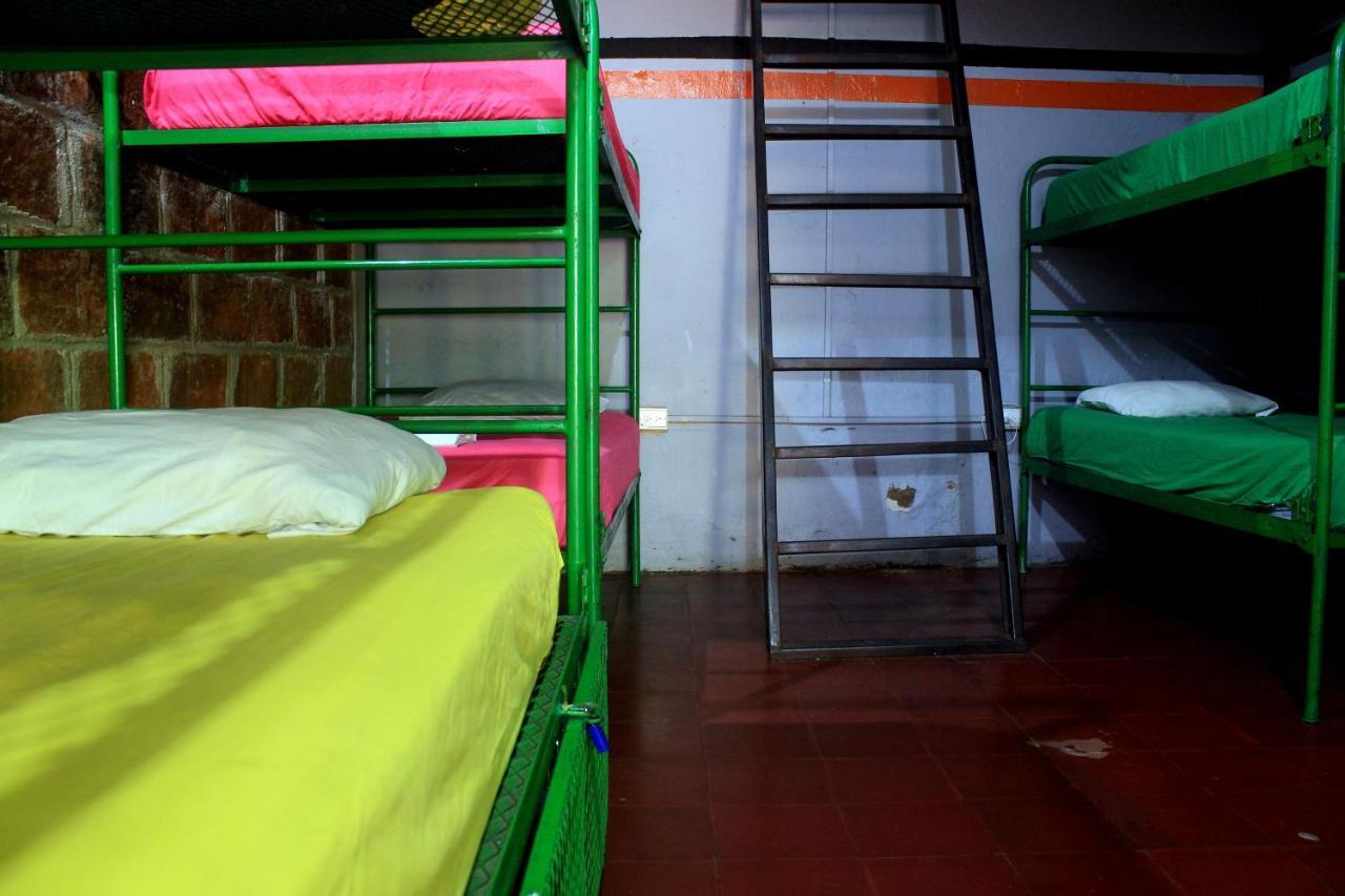 Bigfoot Hostel Леон Екстер'єр фото