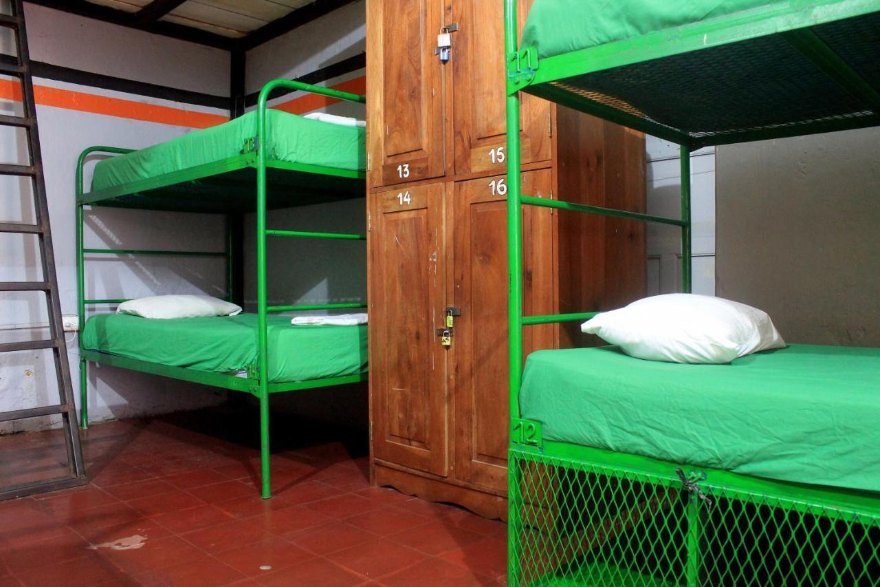 Bigfoot Hostel Леон Екстер'єр фото